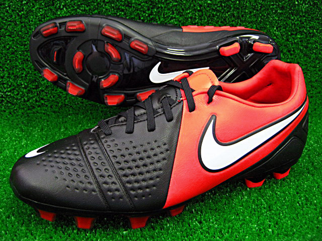 ナイキサッカースパイク 『CTR360』シリーズ